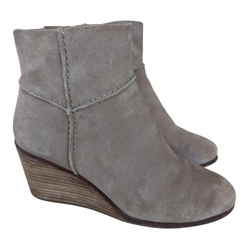 Lucky Brand Zollini, Split Suede, Wedge-Heel‎ Ankle Boot in Dune 7.5zM